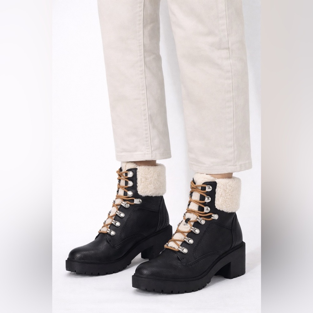 INDIGO RD Women's Black and Cream Lace-Up Combat Boots size 9M in boot bag